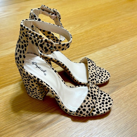 Qupid Cheetah Ankle Strap Block Heels NEW - Picture 3 of 7